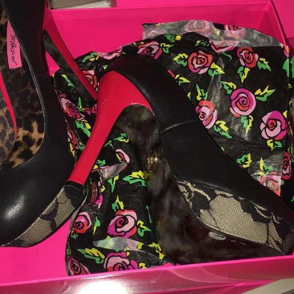 Betsey Johnson Dareah Black Multi Pumps - Picture 5 of 6